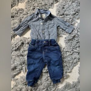 Levi’s 6M jeans & blue checkered button down 6M